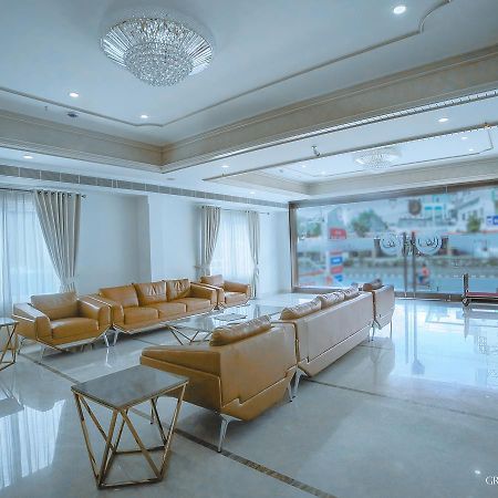 Hotel Grand Gayathri Khammam 外观 照片