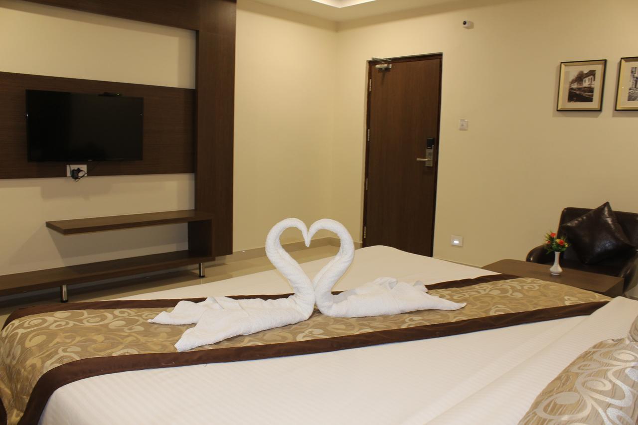Hotel Grand Gayathri Khammam 外观 照片
