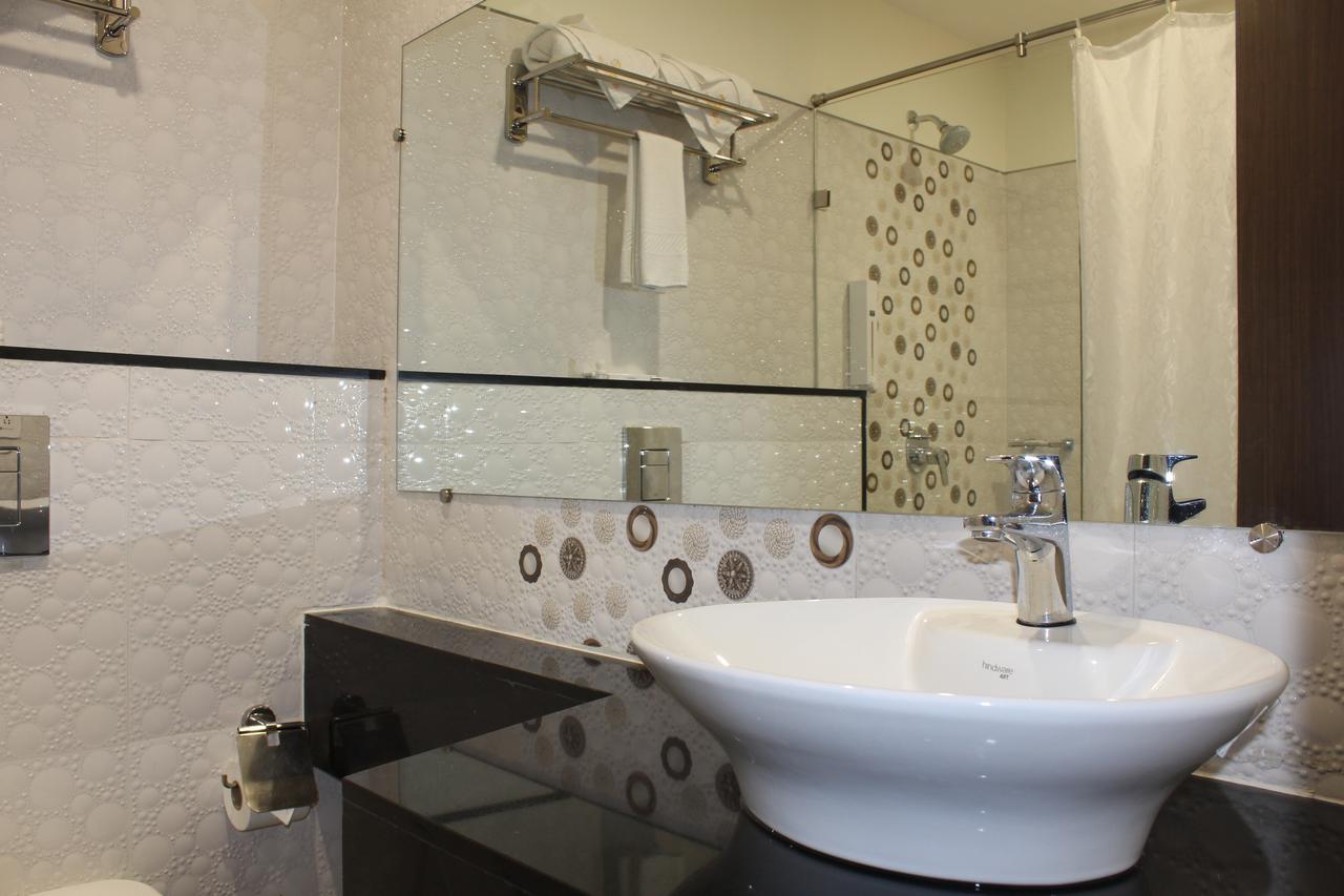 Hotel Grand Gayathri Khammam 外观 照片