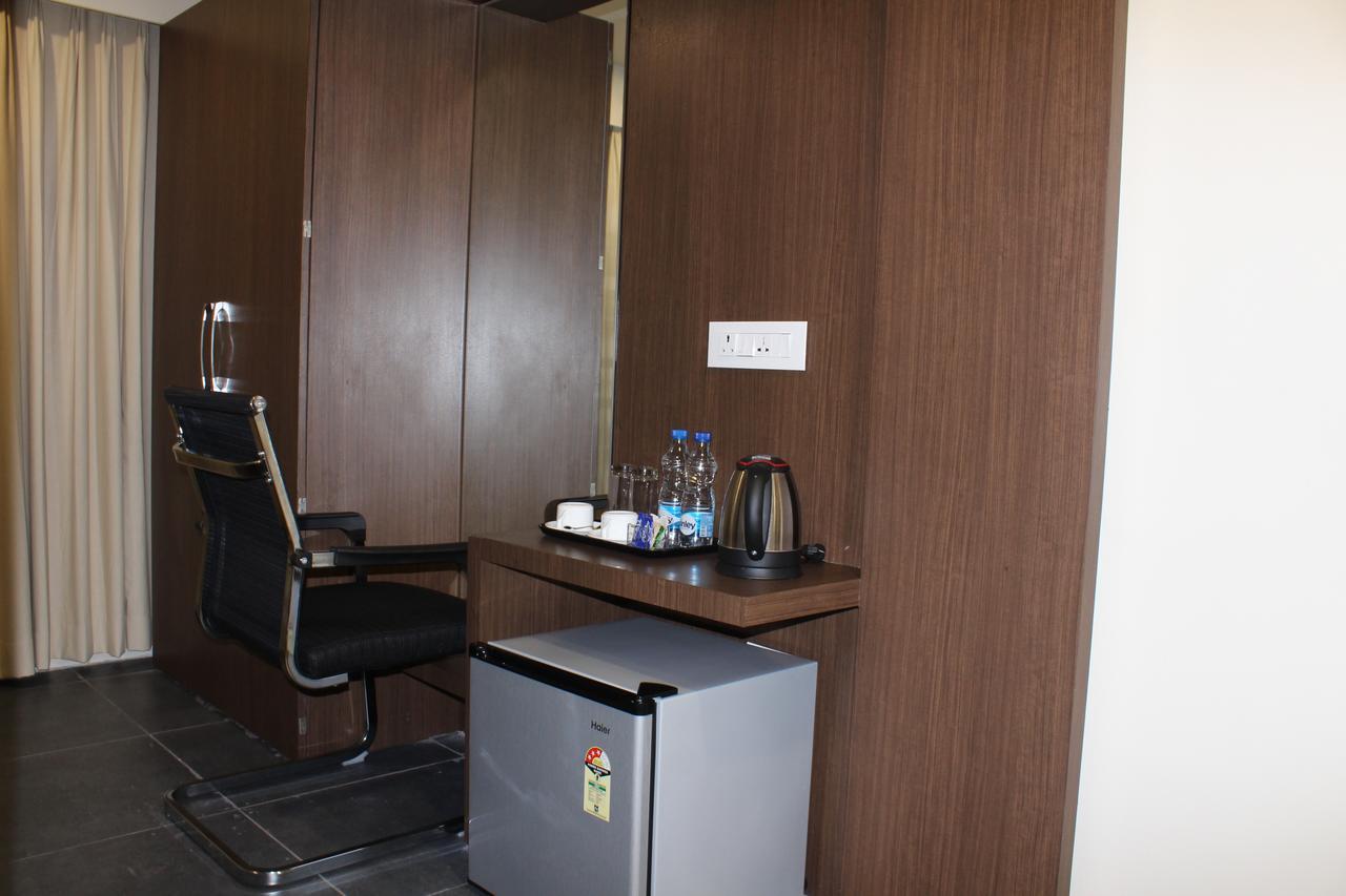 Hotel Grand Gayathri Khammam 外观 照片