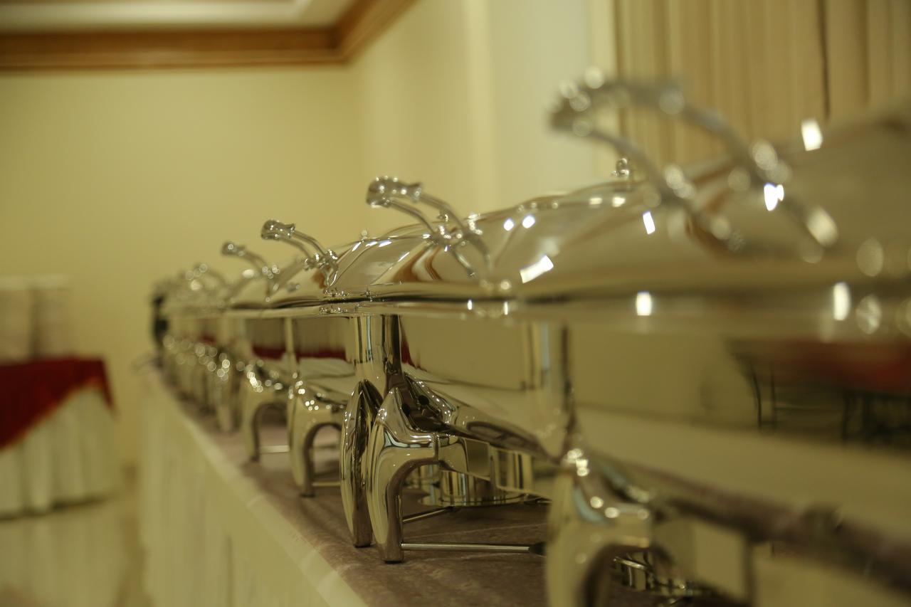 Hotel Grand Gayathri Khammam 外观 照片