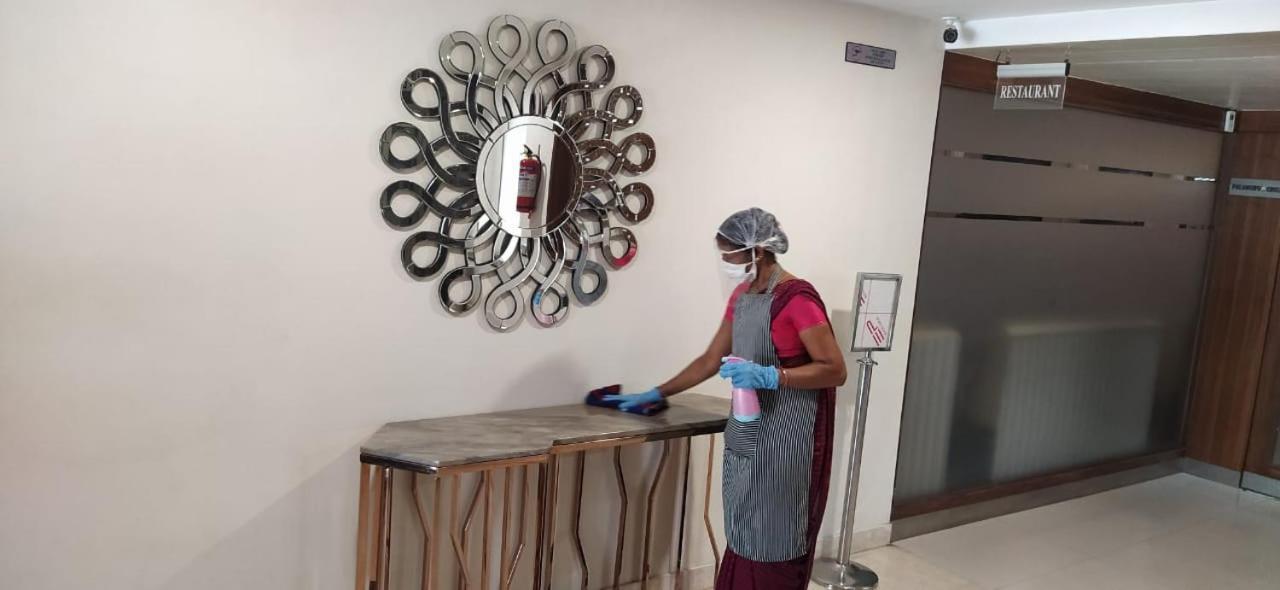 Hotel Grand Gayathri Khammam 外观 照片