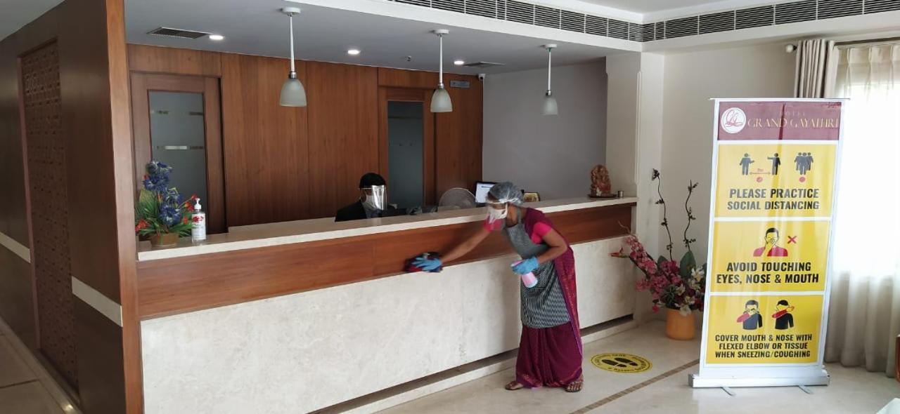 Hotel Grand Gayathri Khammam 外观 照片