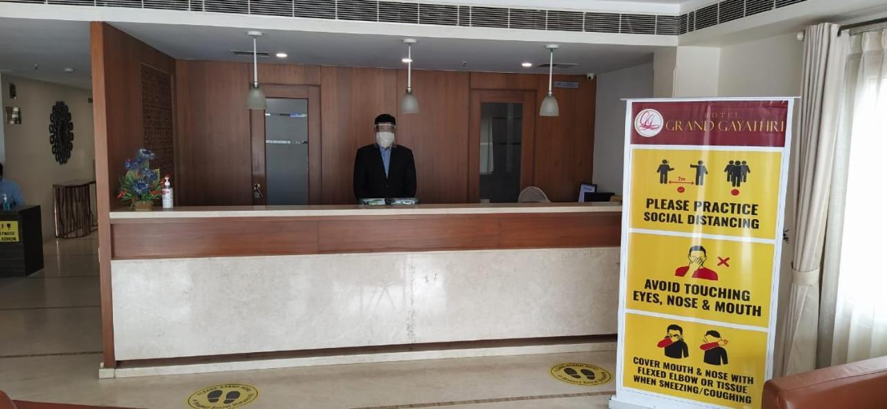 Hotel Grand Gayathri Khammam 外观 照片