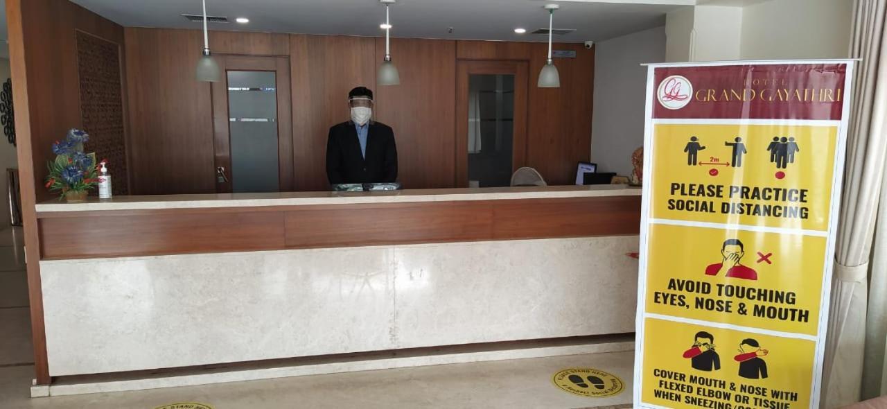 Hotel Grand Gayathri Khammam 外观 照片