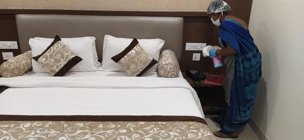 Hotel Grand Gayathri Khammam 外观 照片
